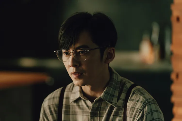 李國毅在《幸福房屋事件簿》軋一角，他是好人還是壞人，要看到最後才知道。逆光電影提供