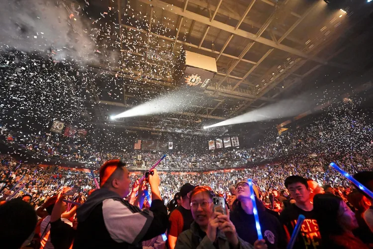 伍佰美國康城演唱會，擠進爆滿歌迷。翻攝寬魚國際FB