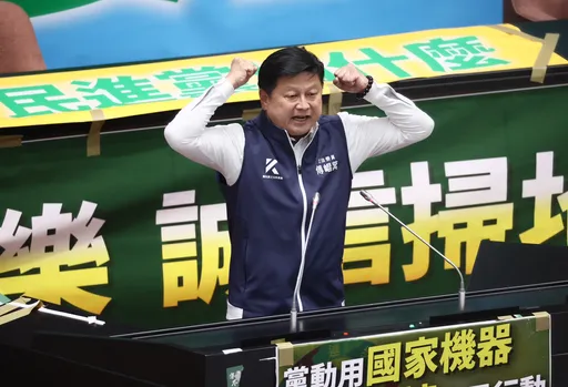 諷傅崐萁遭連賞4巴掌「2個臉頰不夠用」 綠委揭藍白黨內將掀茶壺風暴