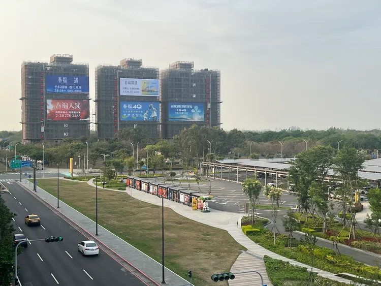 歸仁高鐵從1字頭賣到現在逼近4字頭，區域推案量大。葉家銘攝