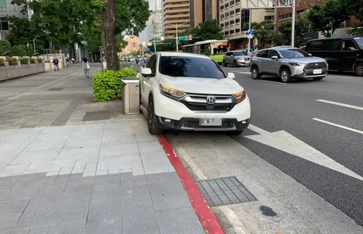 刑事局大門口「男子陳屍休旅車內」 疑舊疾復發停路邊多時