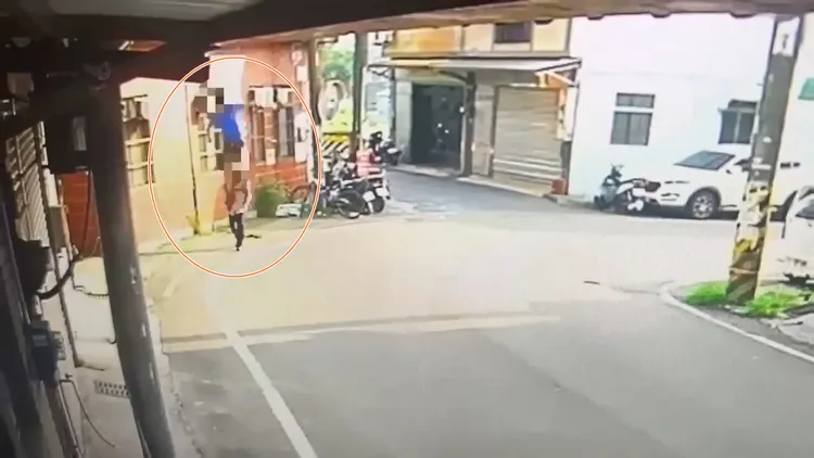 這起意外造成這名路過的24歲男子過世，掉下來的彭男也被依過失致死罪送辦。翻攝自爆料公社