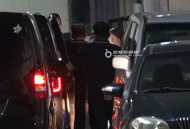 韓國女神朴敏英現身中影文化城，上班工作一整天，直至天黑才收工。特勤中心攝