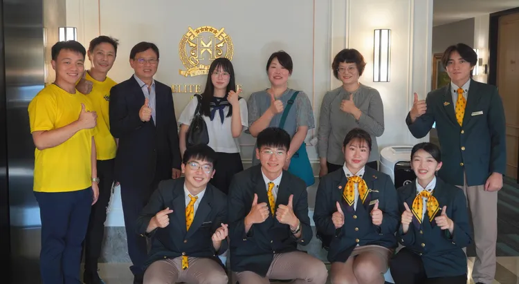 日本女高中生偕母跨海參加。高餐提供