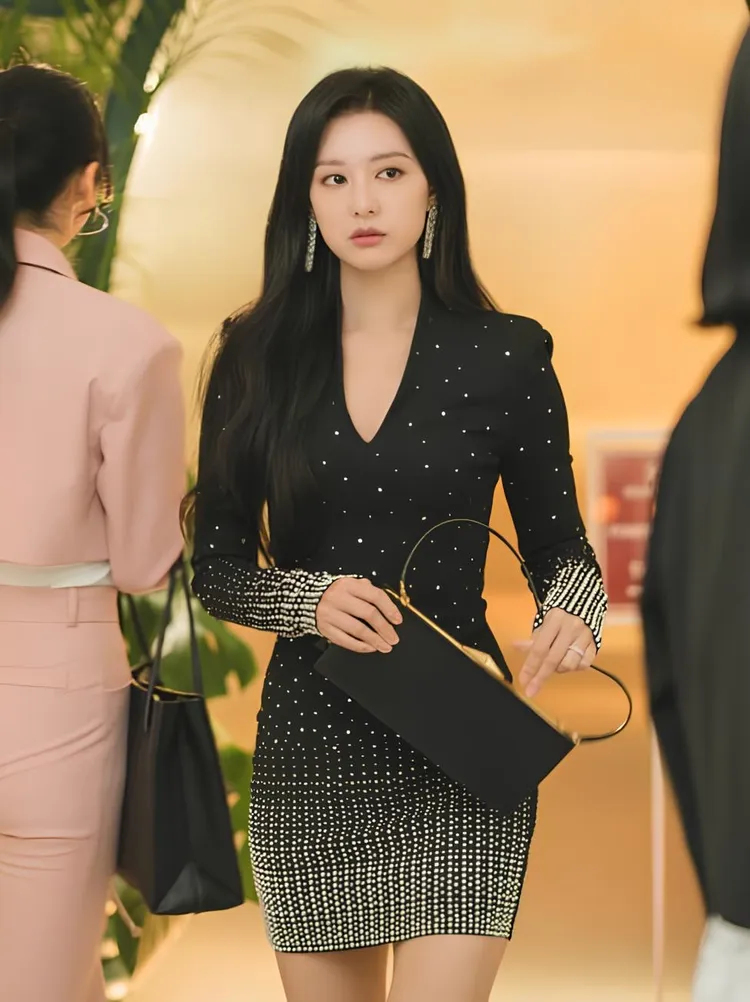 金智媛在《淚之女王》換上同款洋裝。翻攝tvN