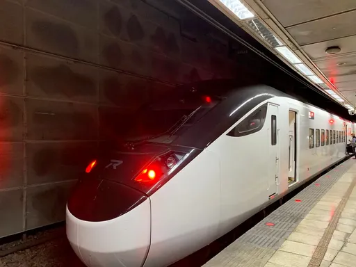 最美自強號開放「包車」!台鐵騰雲座艙5/15開放網訂 提供餐飲、免費上網