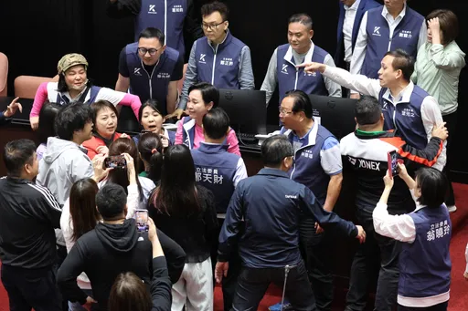 轟藍白聯手強渡「國會濫權法案」 綠嗆「台灣民主之恥」:讓國際看笑話