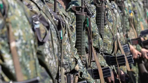 醉酒穿軍服跳街舞拍抖音 軍方:已告發釐清是否觸法