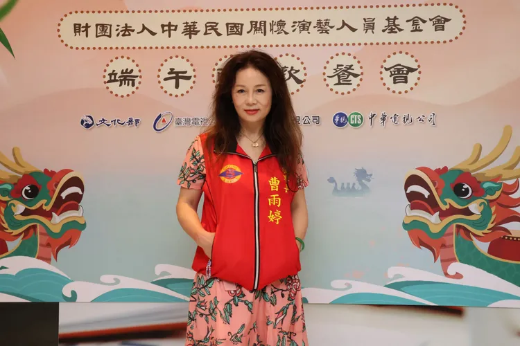 曹雨婷和康凱今天都出席關懷演藝人員端午餐會，狹路相逢，互把對方當空氣。莊宗達攝