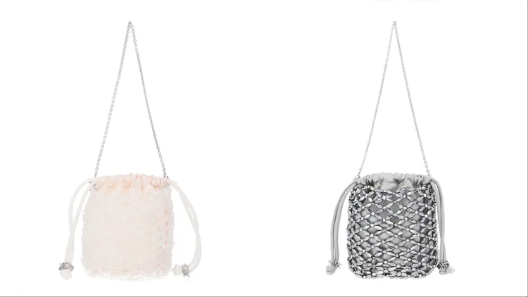 串珠編織水桶包，各2390元。品牌提供