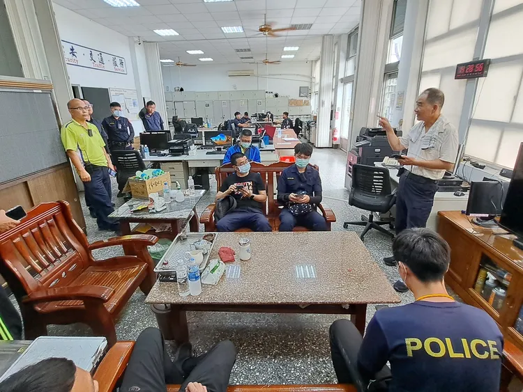 麻豆警方不放棄，連日組隊搜山。讀者提供