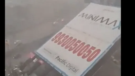 驚悚畫面曝光!印度巨型廣告看板倒塌 當場壓死12人、60人受傷