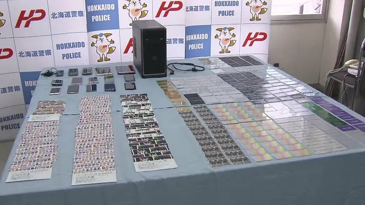 北海道警方查獲黃牛集團，扣押多張門票、歌迷俱樂部會員證。翻攝FNN Prime Online