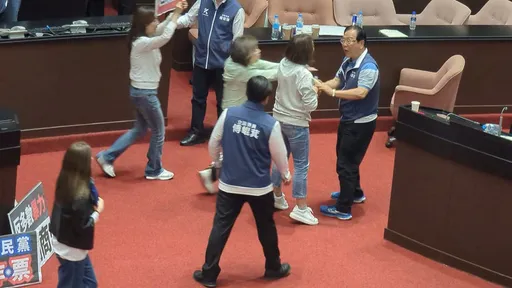 立院衝突流血!王美惠爆氣攻擊議事人員 漂亮寶貝開戰70歲林德福