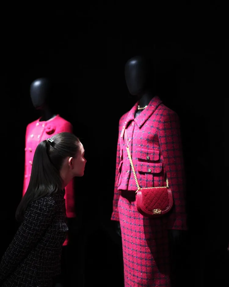 昆凌分享自己看展的照片。品牌提供