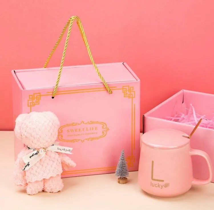 板橋戶所粉愛禮盒。民政局提供