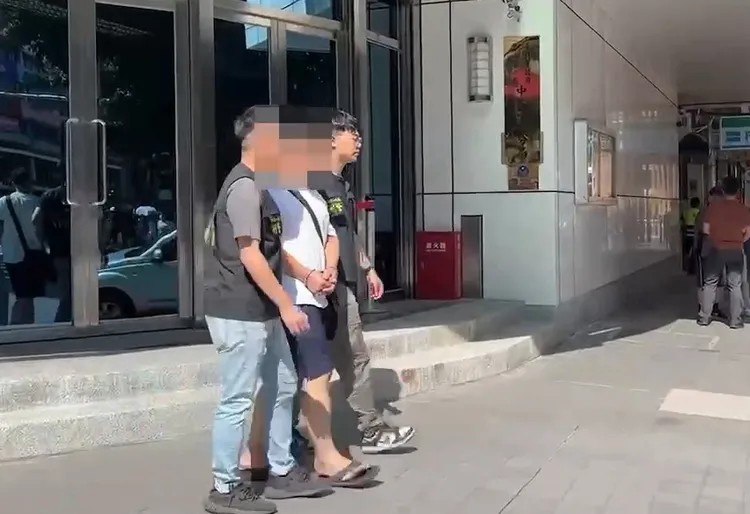 顏男遭送辦。警方提供