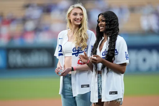 柯瑞超正「乾妹妹」為道奇開球!網驚:腿比大谷翔平長