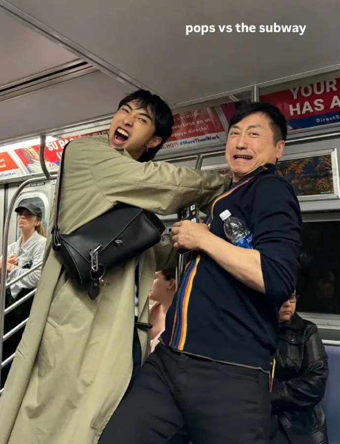 父子打鬧表情逗趣。翻攝庾恩利IG