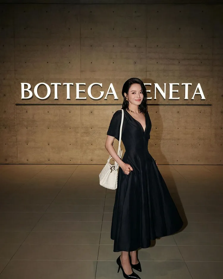 舒淇黑色洋裝的造型相當性感。翻攝舒淇IG