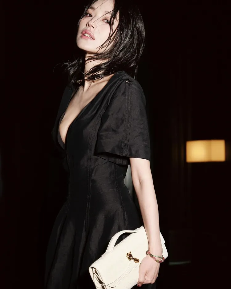 舒淇黑色小洋裝的造型相當性感。翻攝舒淇IG