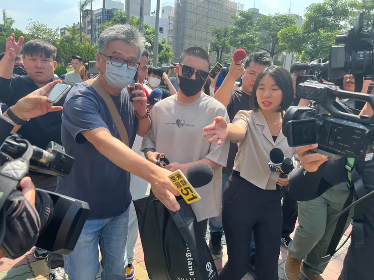 Toyz今天入獄服刑。鮮明攝