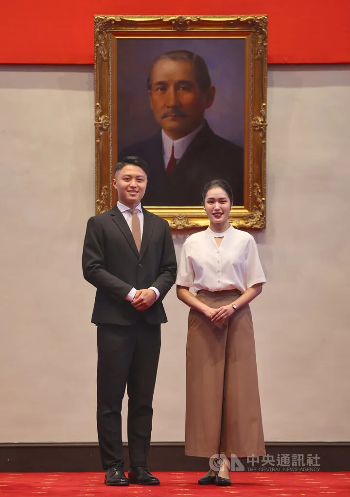 520總統副總統就職典禮禮賓人員服裝，女裝首度以褲裝形式呈現。中央社