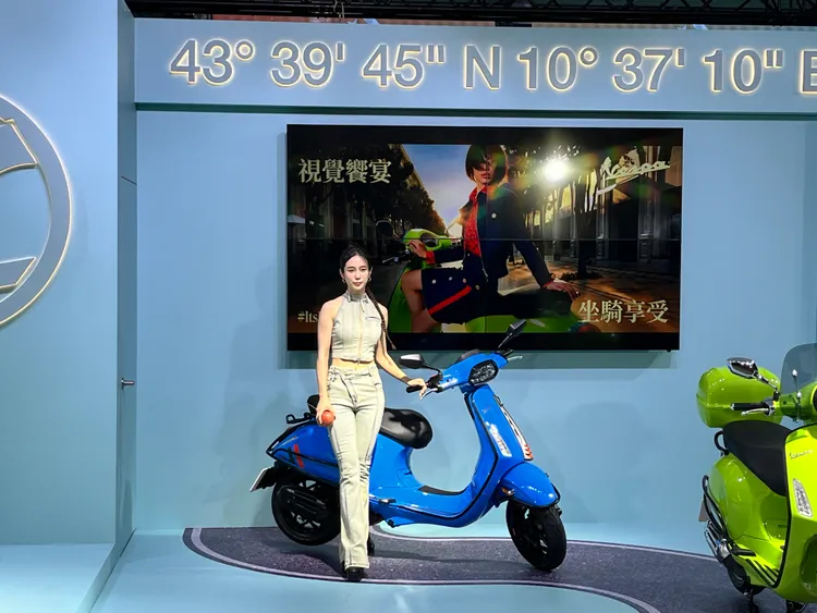 Vespa Sprint S 150 i-get ABS FL全新主打車色「土耳其藍」動感魅力型塑個人風格。林浩昇攝