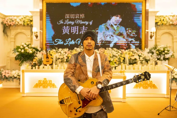 黃明志的生前告別式，引發正反兩面不同的意見。亞洲通文創提供