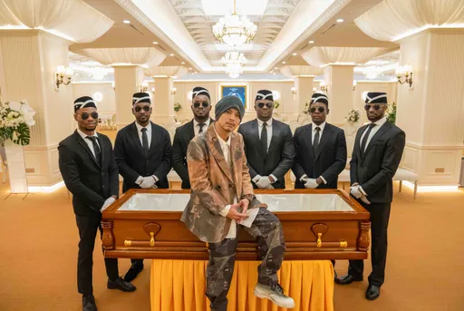 黃明志生前告別式媒體包圍爆激烈口角 衝突場面曝光