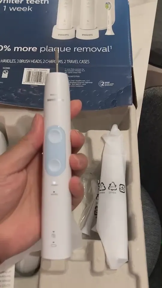 蝦皮買家發現電動牙刷沒有NCC認證等問題。讀者提供