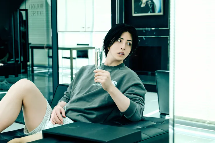 羅蘭於東京豪宅拍攝品牌形象大片。LAGOLFI提供