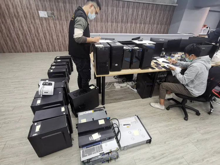 現場起獲證物。警方提供