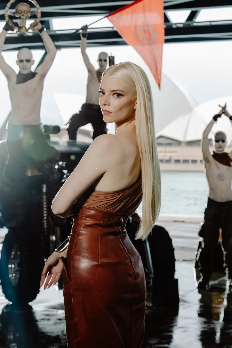 安雅自爆沒駕照。華納兄弟提供