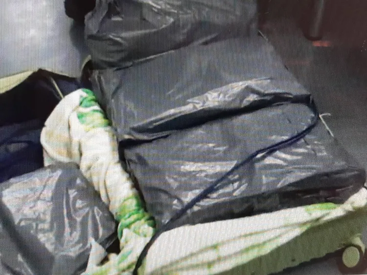 警方查獲毒品。航警局提供