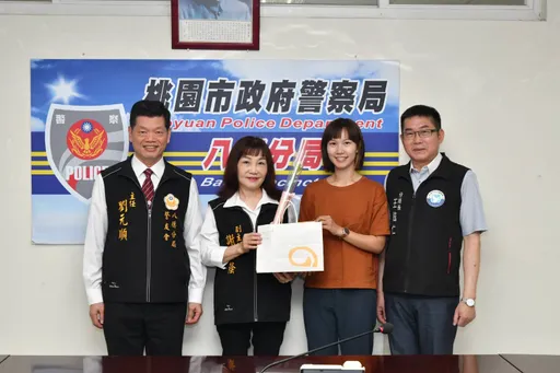 桃警分局長們向警察媽媽們致敬 提前歡度溫馨母親節