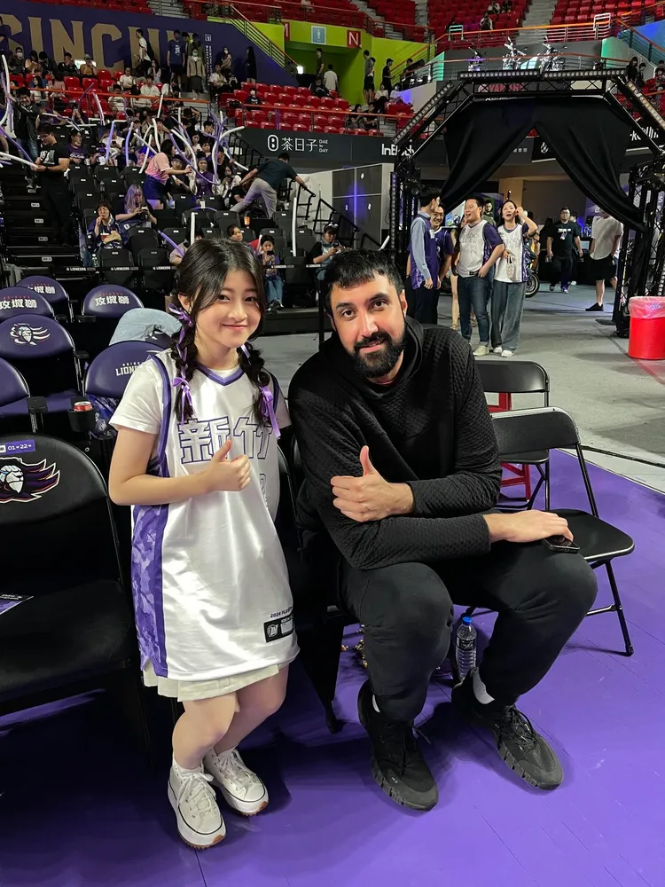 Gail對辛巴的身高感到驚訝。翻攝自Gail官方Threads