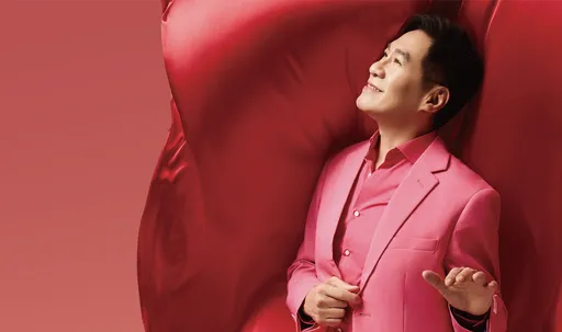 文章全身「小粉紅」喜迎出道40周年 6月返台宣布重大計劃