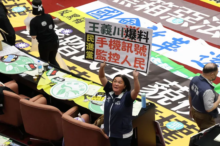 藍委陳玉珍闖入抗議。莊宗達攝