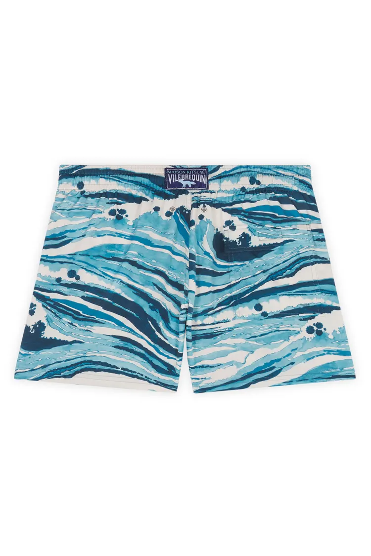 MAISON KITSUNE x VILEBREQUIN海浪印花海灘褲，1萬300元。品牌提供