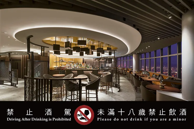 新北Mega50餐飲及宴會的「Asia49亞洲料理及酒廊」以南洋美食、創意特調和無敵美景廣受好評，被譽為新北第一景觀餐廳。業者提供