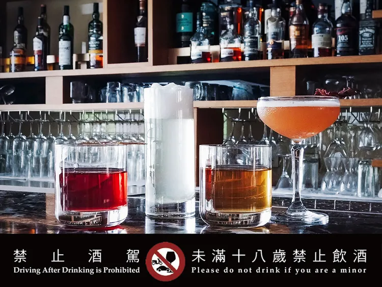 9月客座巡迴，被稱作全台南市最浮誇酒吧的「在島之後」主理人大喬設計，早晨、午餐、茶點及晚餐的次序，重現漫步府城巷弄時，沿途能捕捉到的在地美食及香氣。業者提供