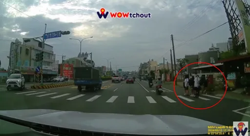 6國中生斑馬線「罰站33秒」 這一幕讓人怒!他氣炸檢舉13輛車