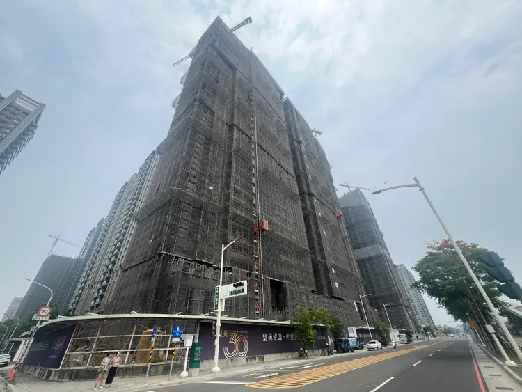 美術館預售案最高已達7字頭成交且已實登，若選購「美術皇居」百坪住宅，將出現總價數千萬元價差。葉家銘攝