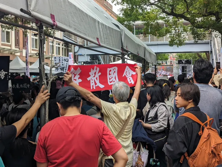 民眾要求解散國會。蘇柏銓攝