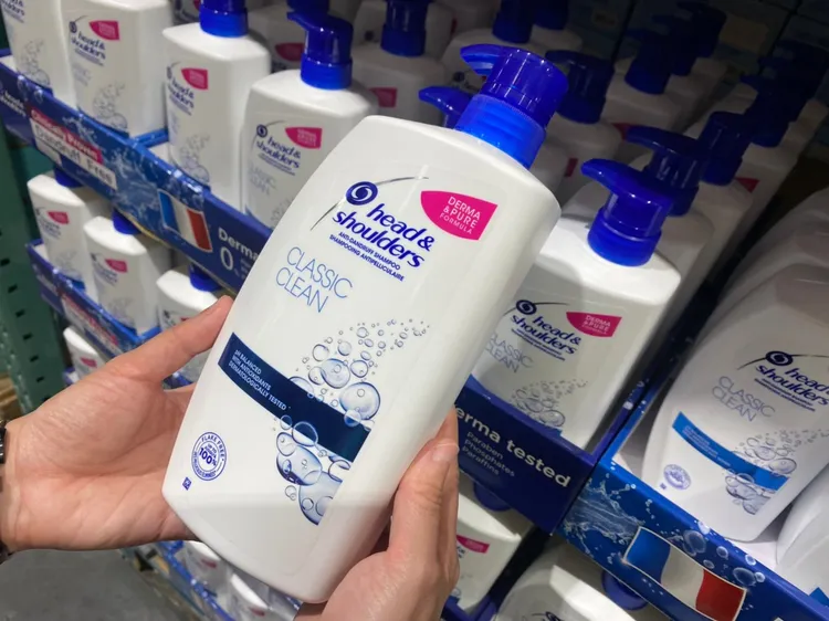 ▲ 法國進口的大容量瓶海倫仙度絲，沒有添加 Paraben防腐劑，還擁有歐洲皮膚健康聯盟、英國皮膚聯盟認證雙認證，僅限定在美式賣場販售。