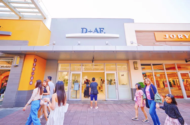 深受各年齡層女性喜愛的國民女鞋D+AF盛大進駐。業者提供