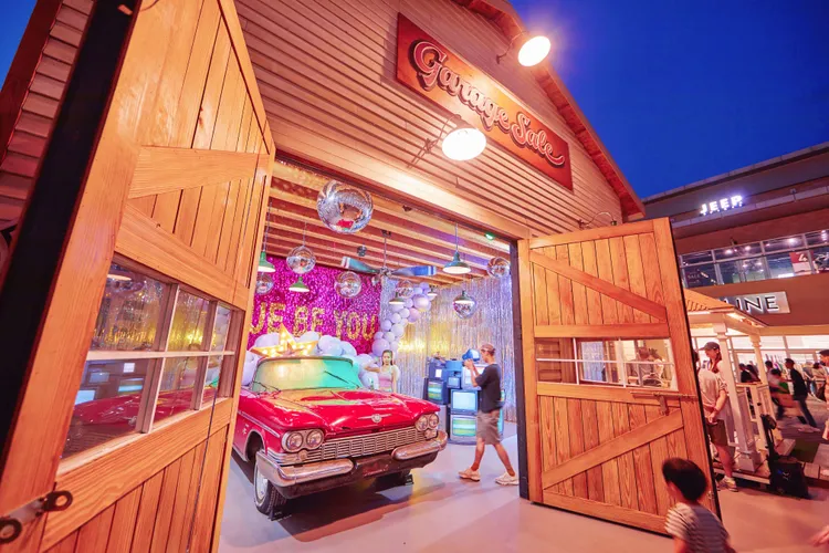 華麗的場景一開放就人氣爆棚，在夜色的襯托下顯得更加絢麗奪目。業者提供