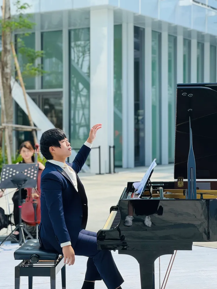 音樂才子蔣榮宗ZONG自述在原創作曲製作的路上，不被限制與束縛，更喜愛透過演出詮釋自己的作品。富邦金控提供