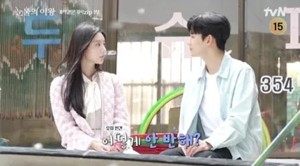 金智媛（左）提到金秀賢在在龍頭里超市的告白戲，讓她最心動。翻攝tvN